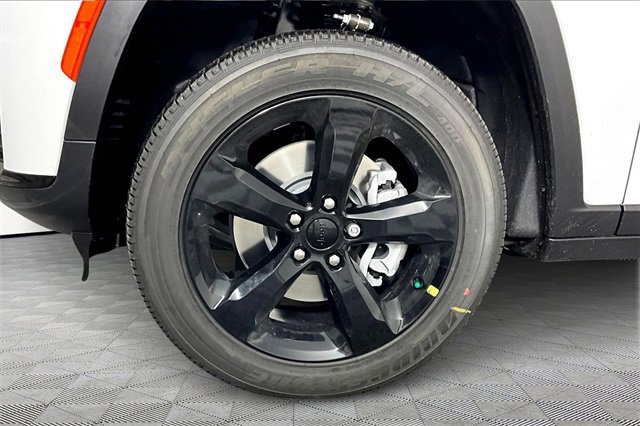 New 2025 Jeep Grand Cherokee L Altitude image 12
