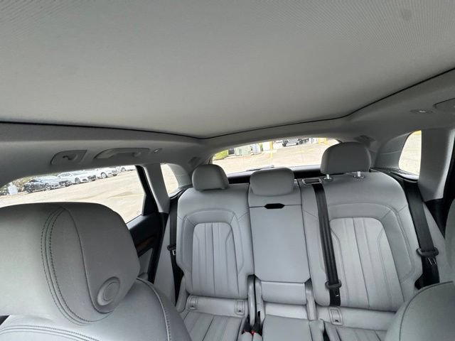 Used 2023 Audi Q5 2.0T Premium w/ Convenience Package AWD/4WD image 4