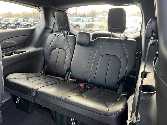 New 2026 Chrysler Pacifica Select image 7
