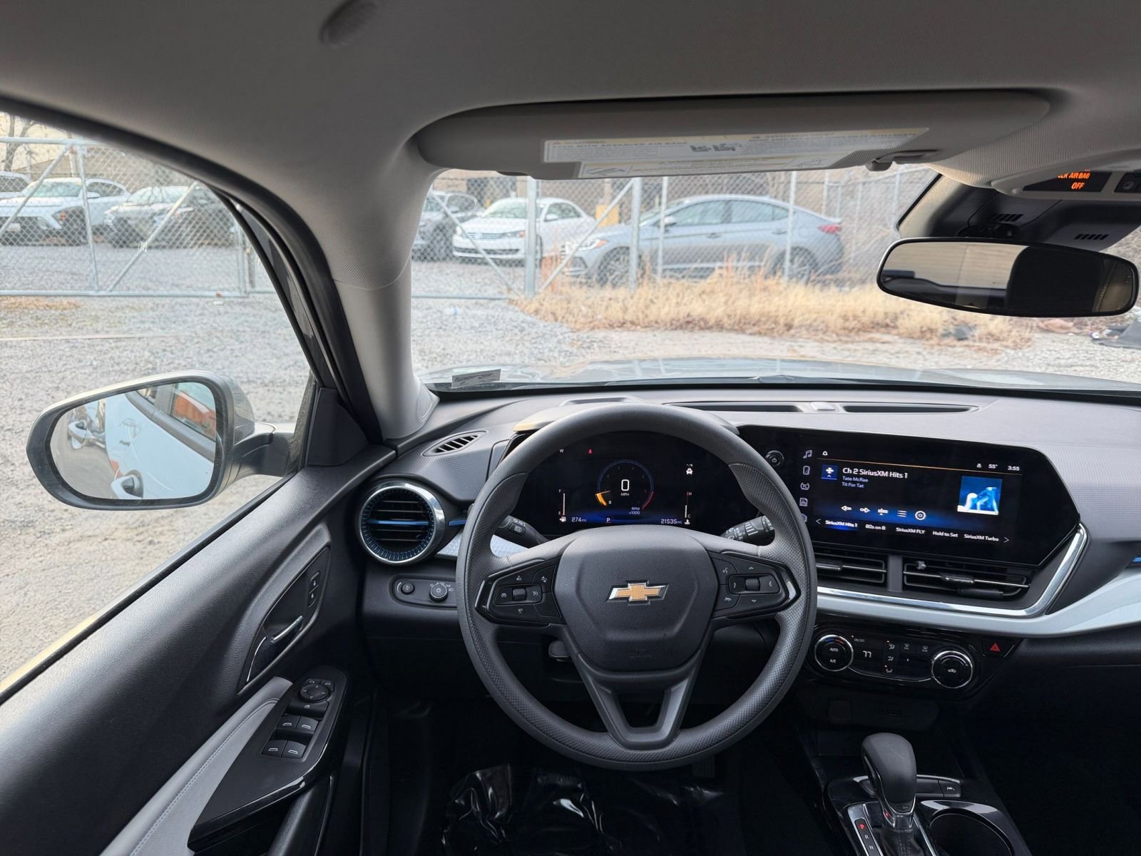 Used 2025 Chevrolet Trax LT image 32