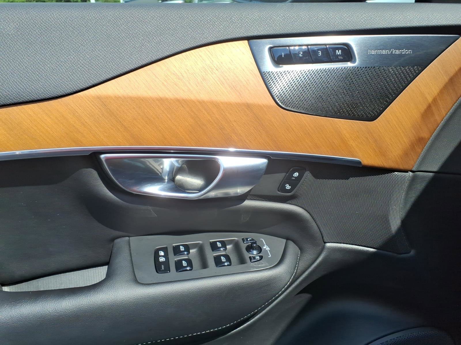 Used 2023 Volvo XC90 B5 Plus w/ Protection Package Premier AWD/4WD image 11