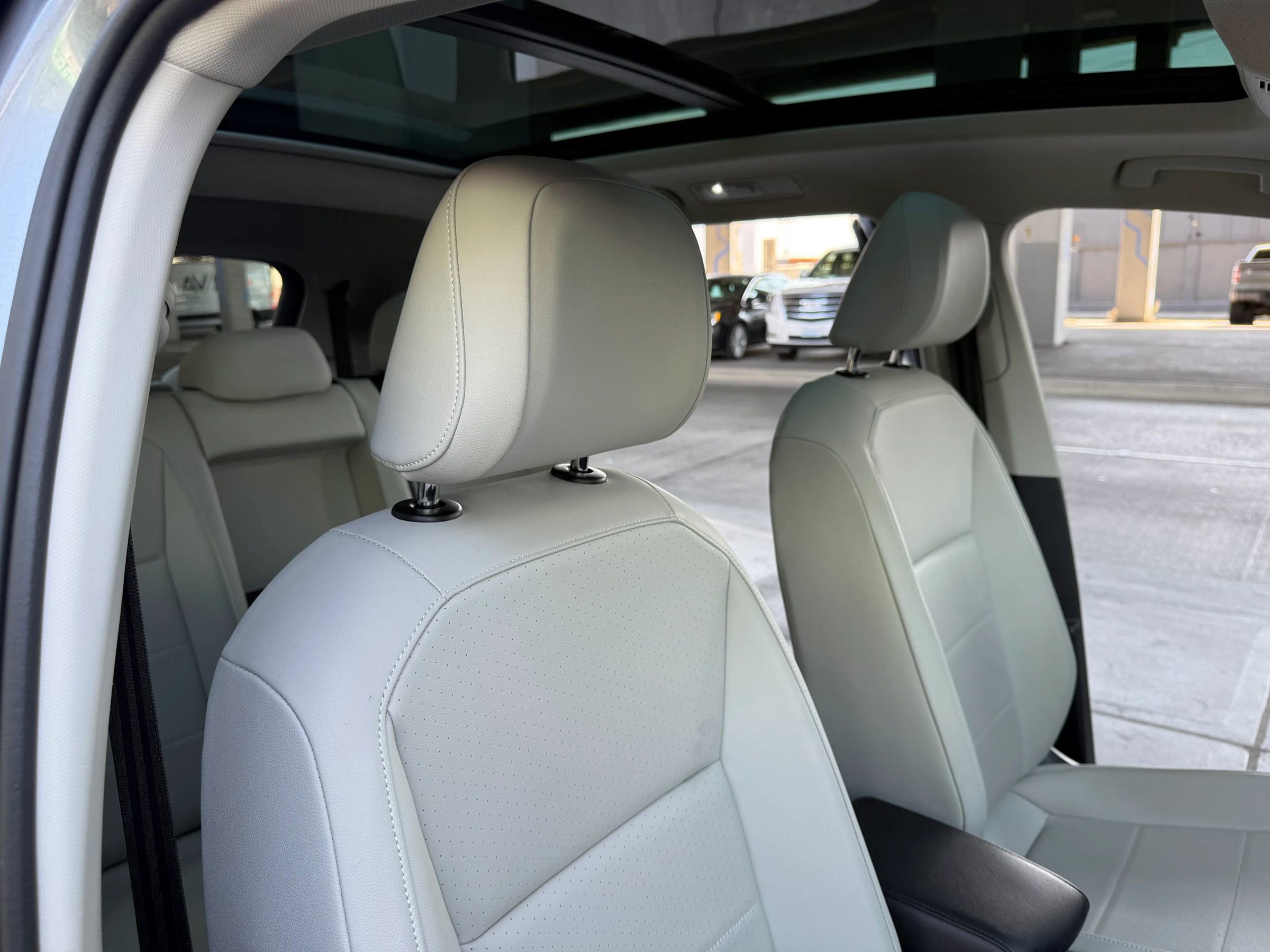 Used 2019 Volkswagen Tiguan SE w/ Panoramic Sunroof Package image 30