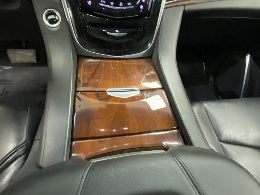 Used 2019 Cadillac Escalade ESV Premium Luxury image 28