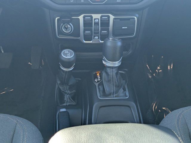 Used 2026 Jeep Wrangler Unlimited Sahara AWD/4WD image 17