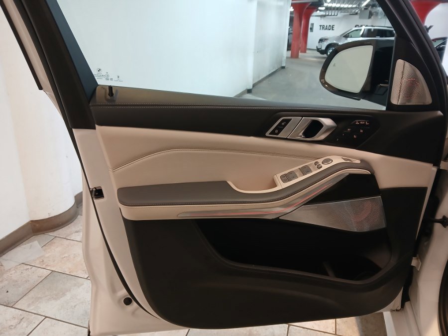 Used 2024 BMW X7 M60i w/ Executive Package image 30