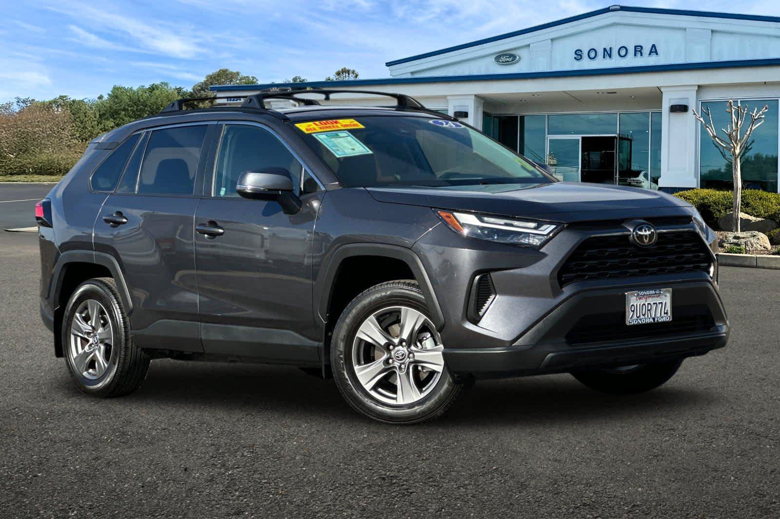 Used 2024 Toyota RAV4 XLE AWD/4WD image 2