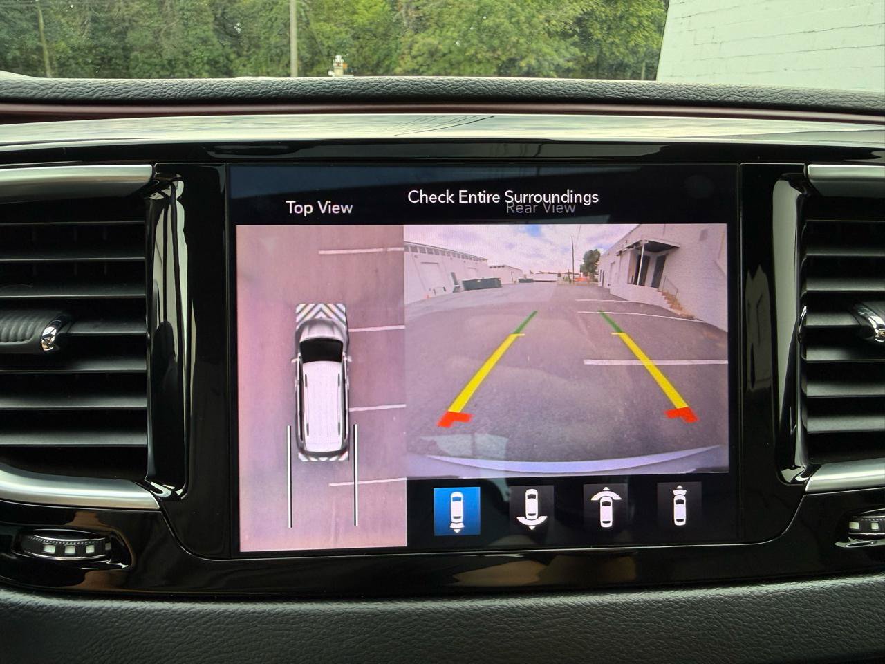 Used 2019 Chrysler Pacifica Touring-L FWD image 25