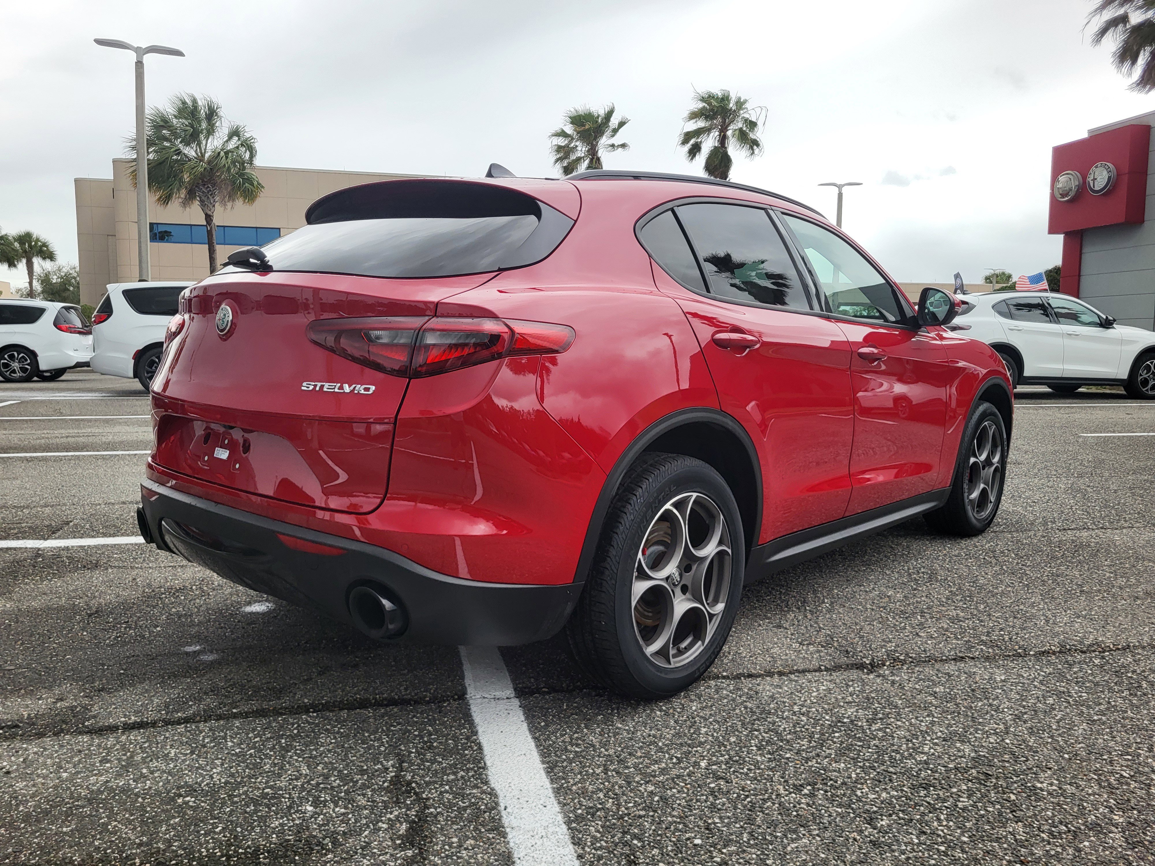 Used 2023 Alfa Romeo Stelvio Sprint image 4