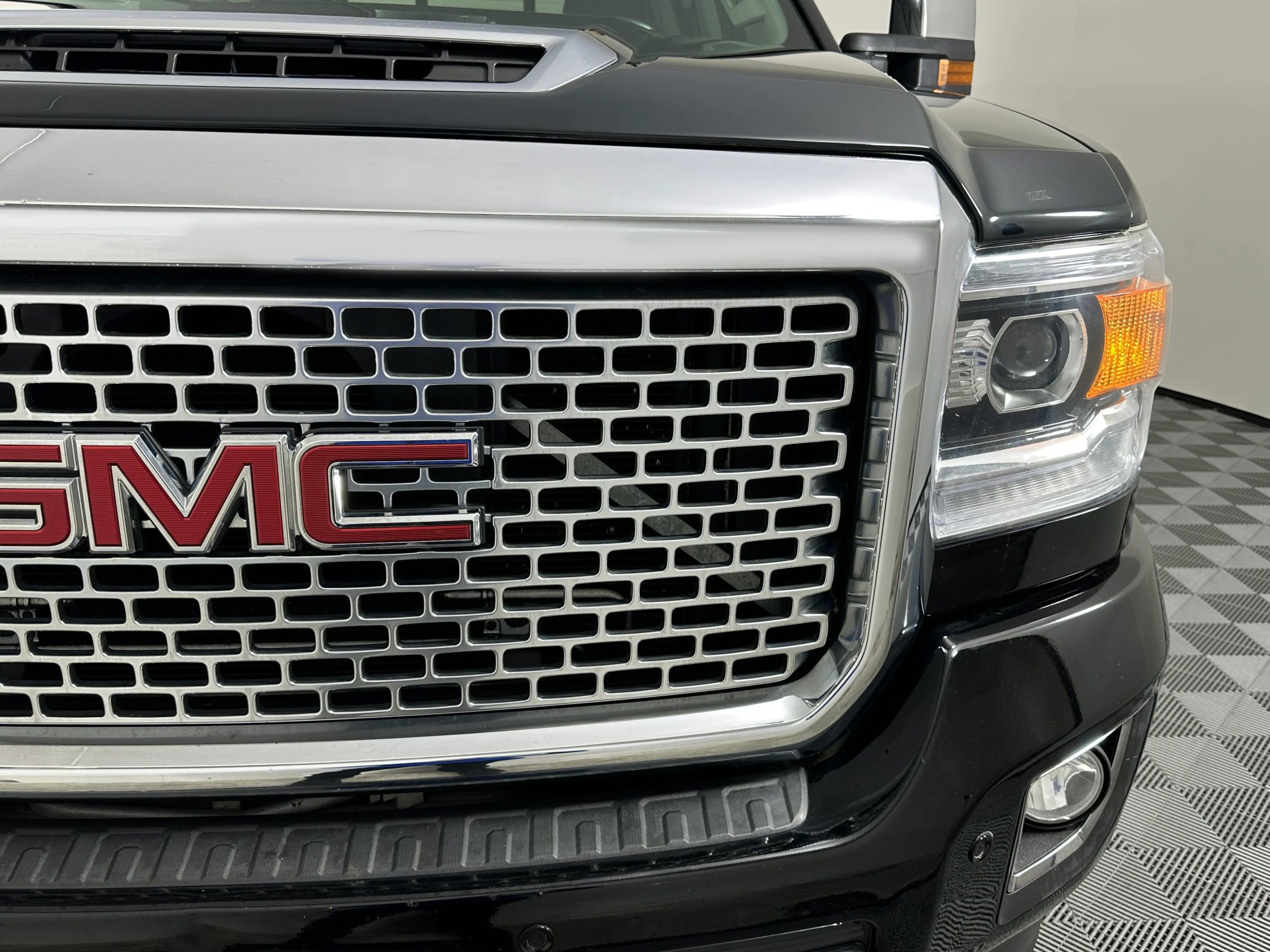 Used 2017 GMC Sierra 3500 Denali image 5