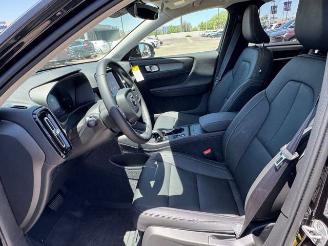 New 2025 Volvo XC40 B5 Core w/ Climate Package image 12