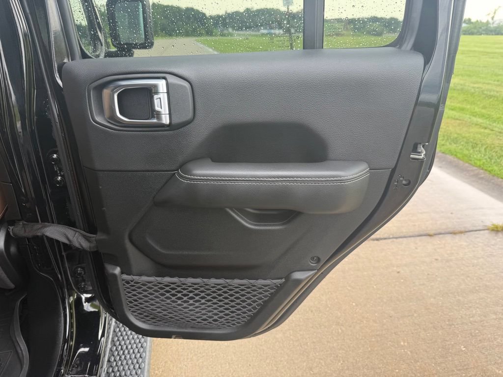 Used 2023 Jeep Wrangler Unlimited Sahara w/ Cold Weather Group AWD/4WD image 16