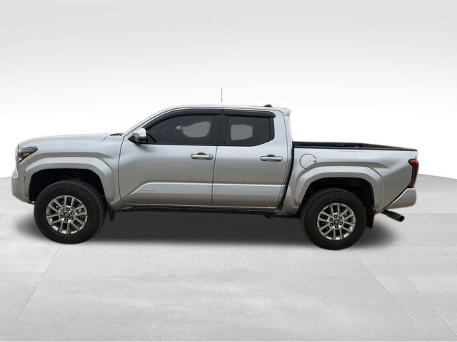 Used 2024 Toyota Tacoma Limited w/ Limited Package (LT) AWD/4WD image 9