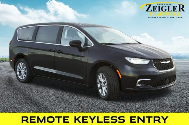 New 2026 Chrysler Pacifica Select image 4