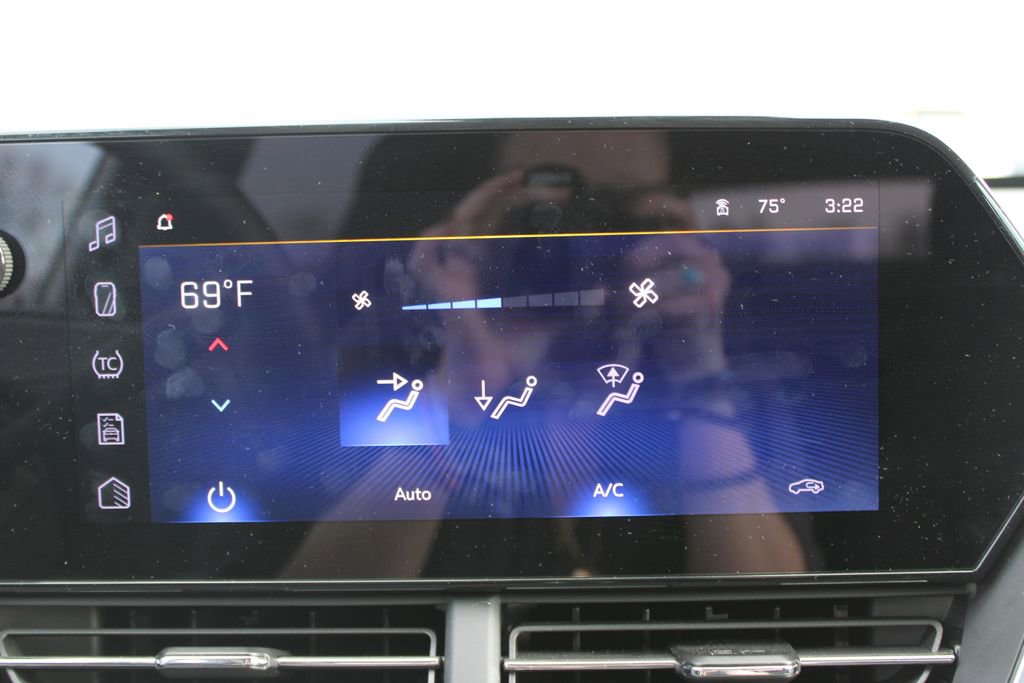 Used 2025 Chevrolet Trax LT w/ LT Convenience Package image 33