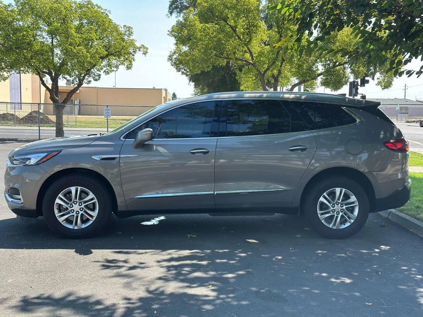Used 2019 Buick Enclave Essence image 4