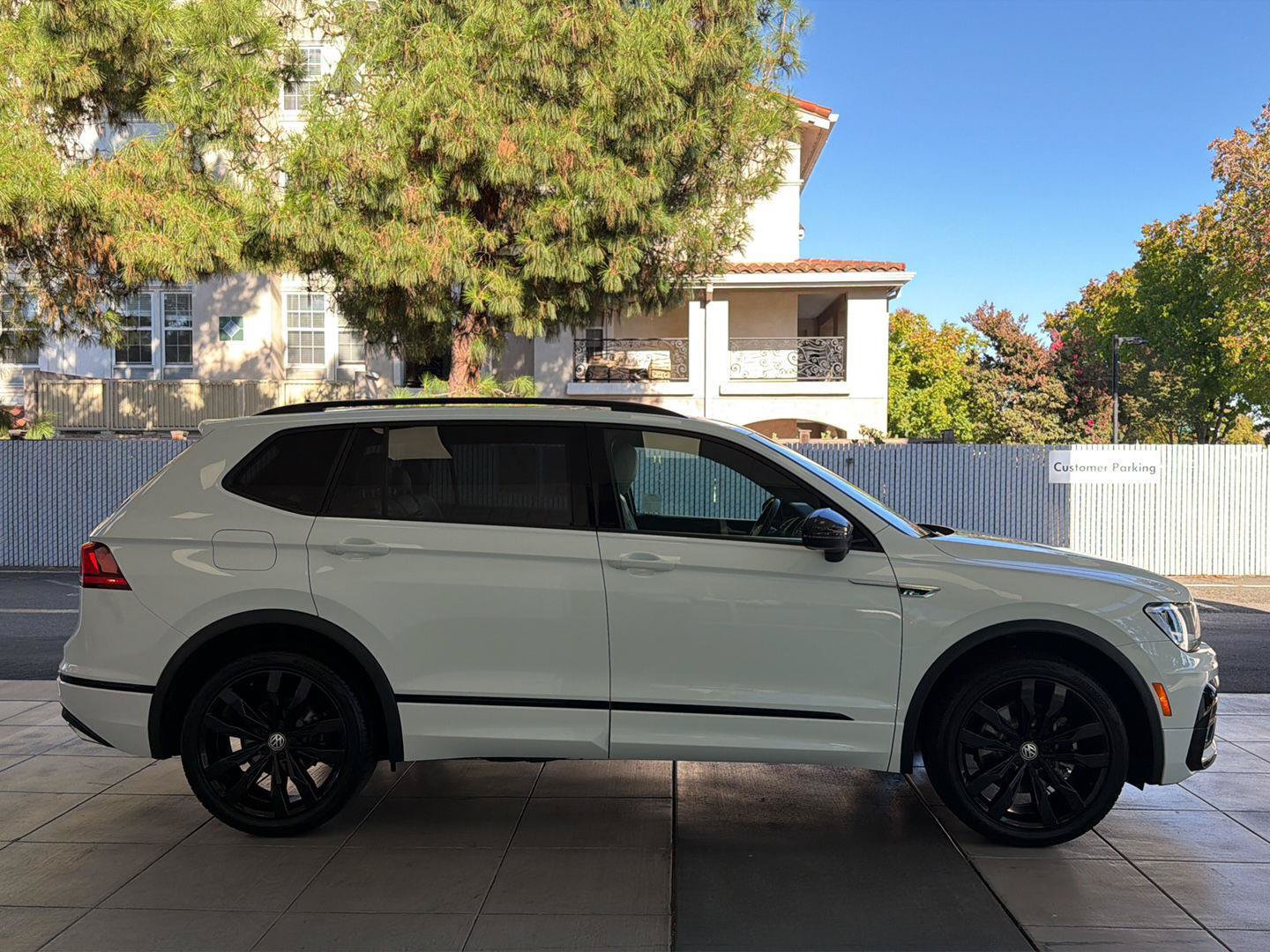 Certified 2021 Volkswagen Tiguan SE R-Line FWD image 6
