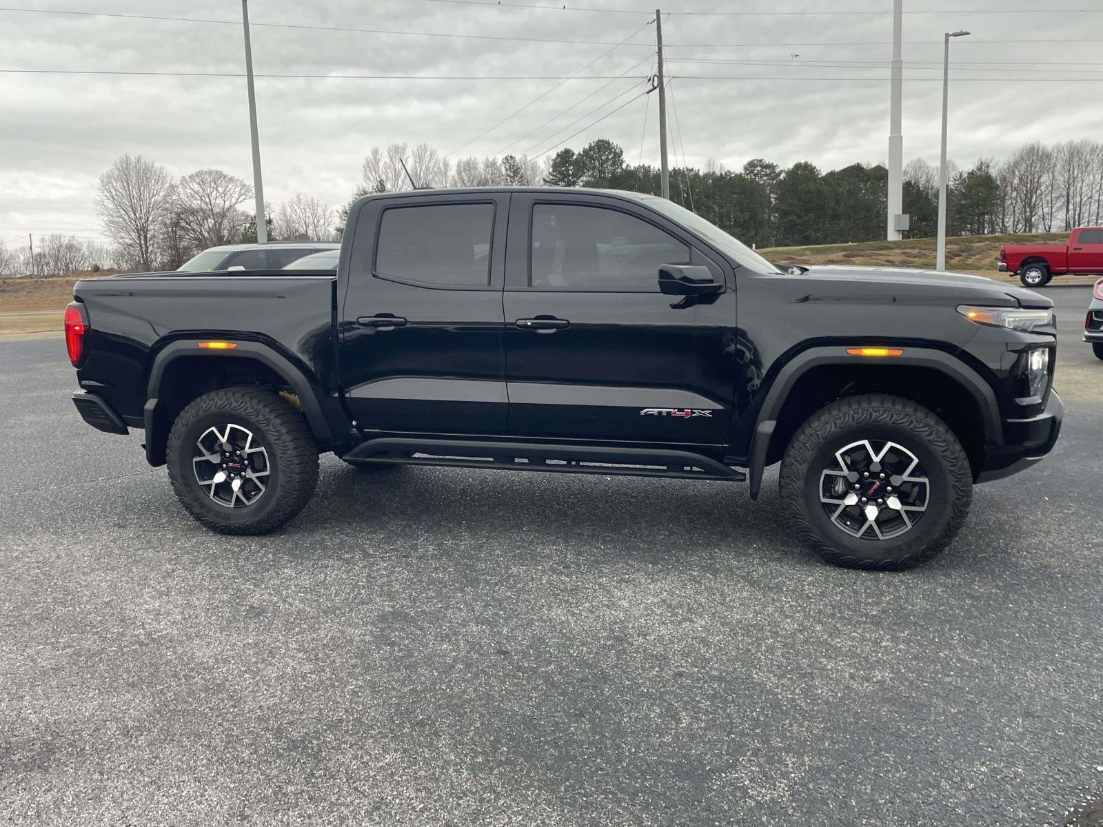 Used 2025 GMC Canyon AT4 w/ AT4X Package image 15