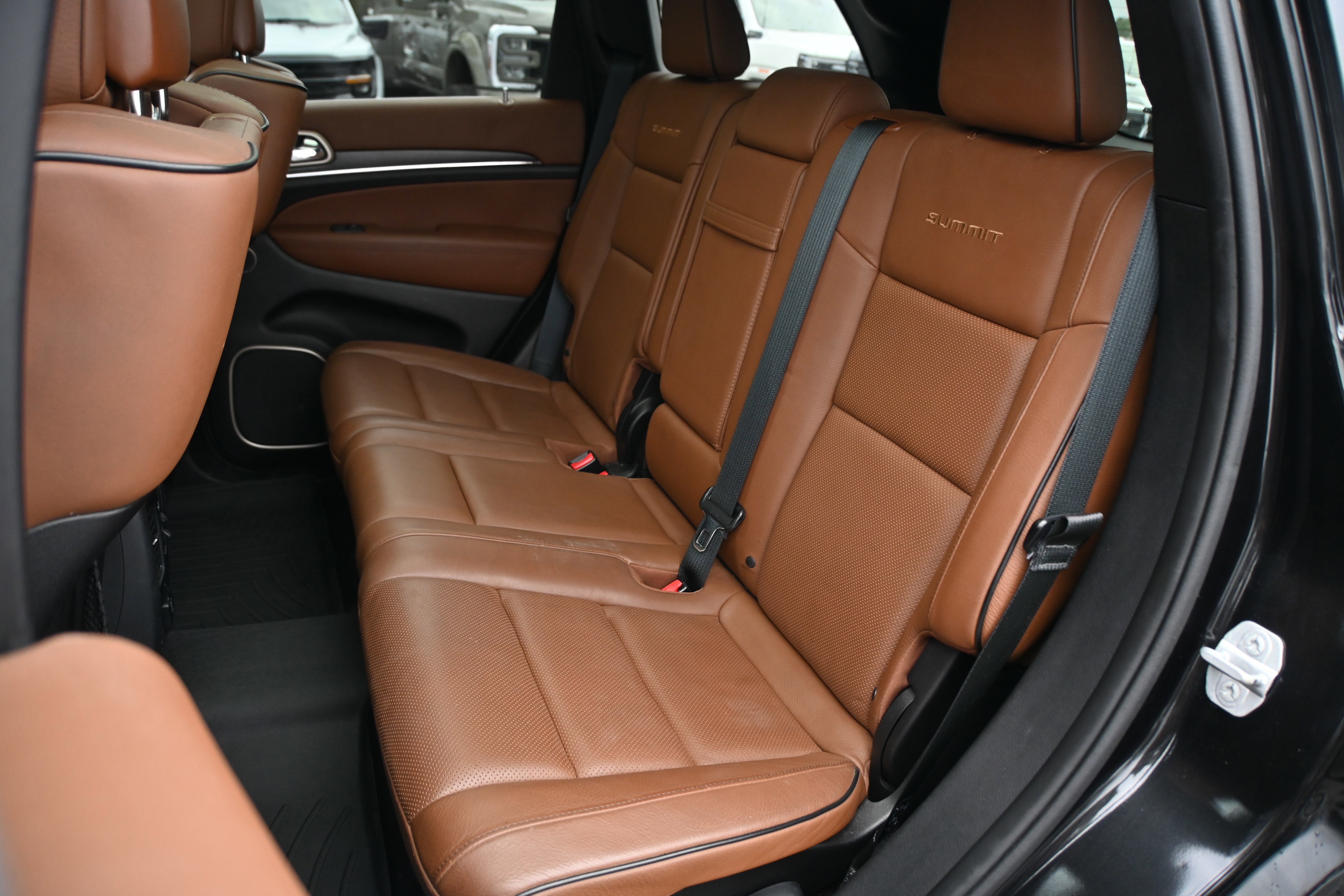 Used 2015 Jeep Grand Cherokee Summit image 11