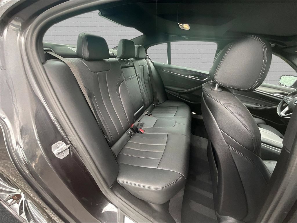 Used 2022 BMW 530i w/ Convenience Package RWD image 22
