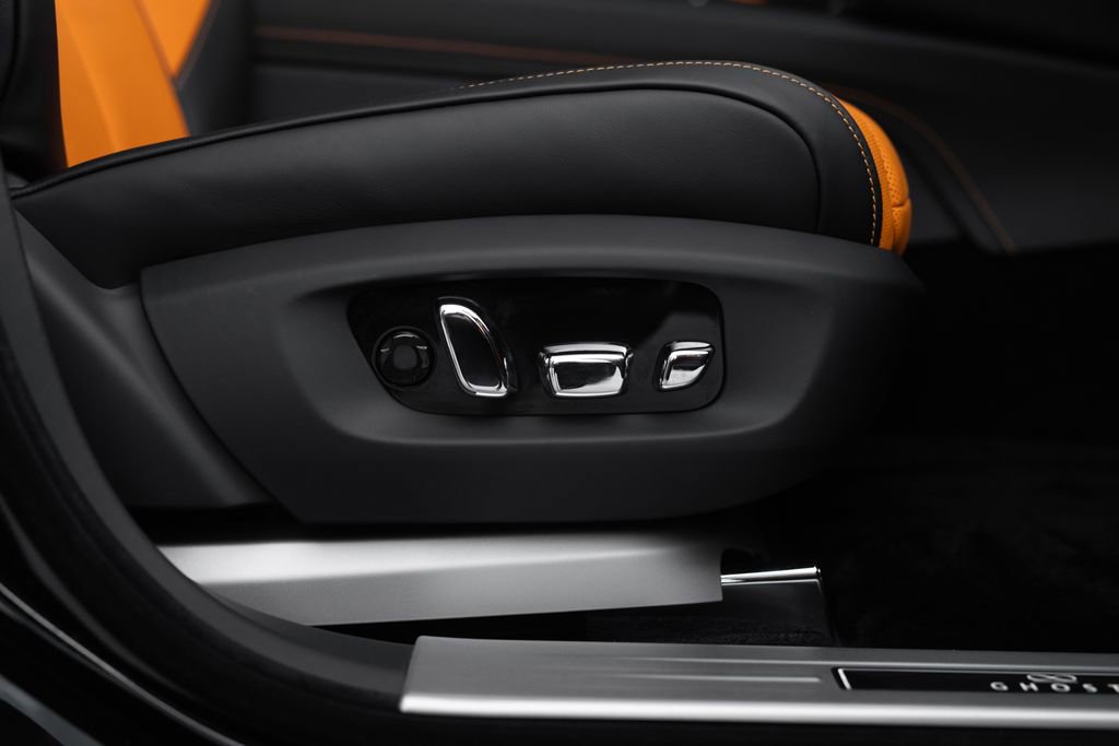 Used 2025 Rolls-Royce Ghost Black Badge image 18