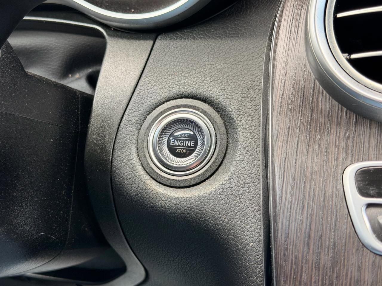 Used 2021 Mercedes-Benz GLC 300 4MATIC image 30