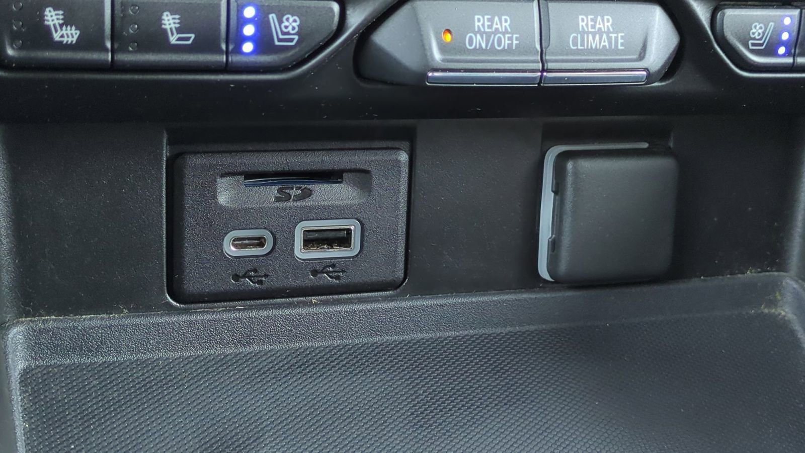 Used 2021 GMC Yukon AT4 image 39