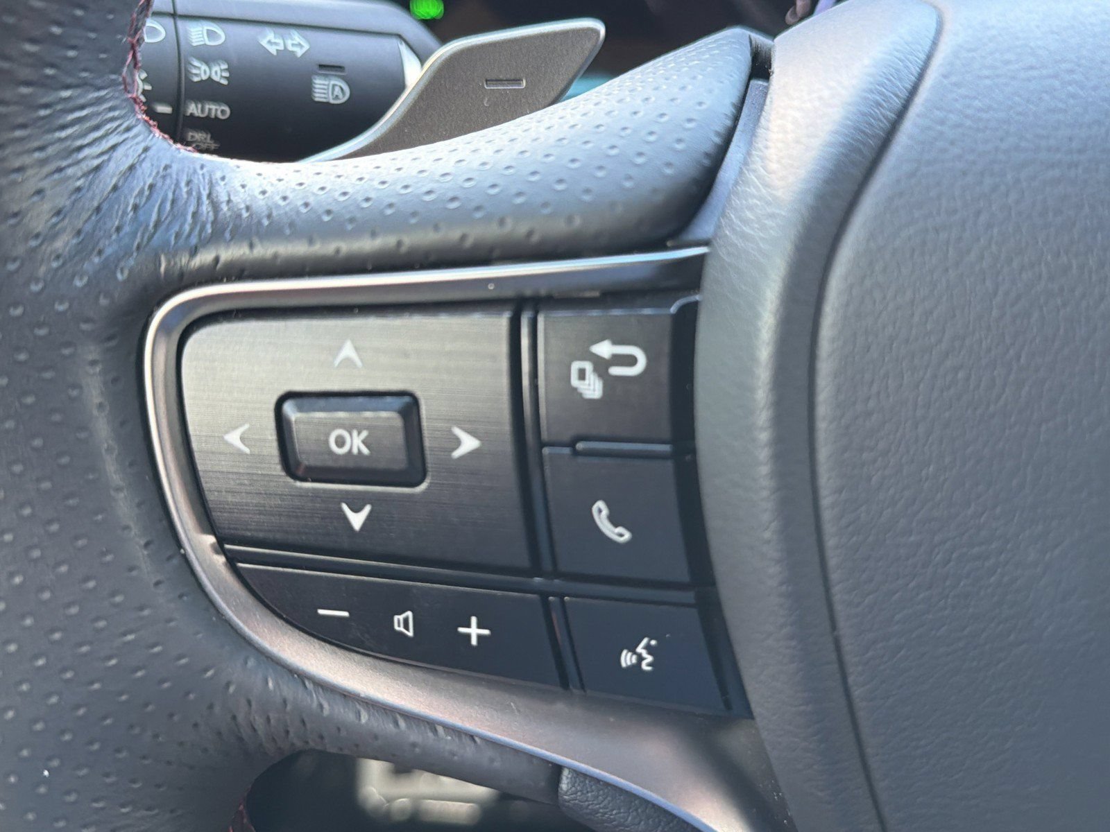 Used 2023 Lexus ES 350 F Sport w/ Accessory Package (Z2) FWD image 27