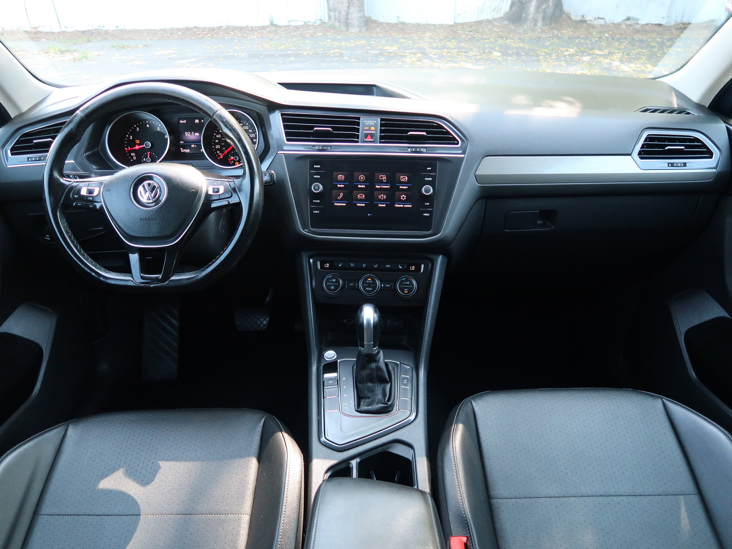 Used 2018 Volkswagen Tiguan SEL image 11