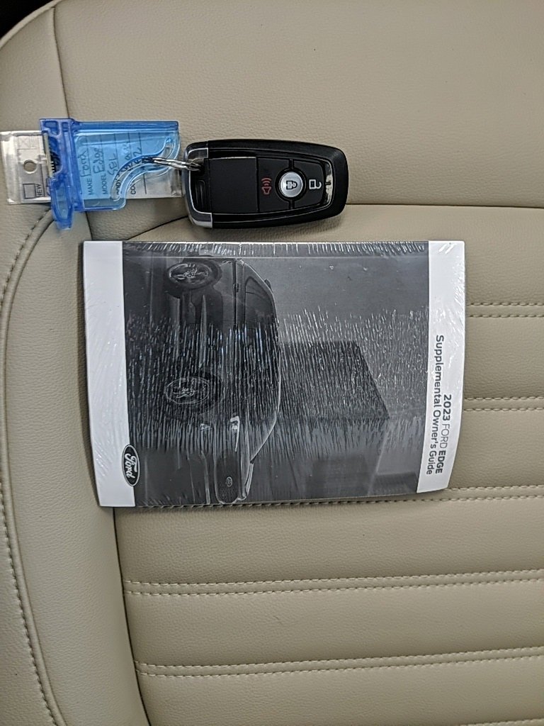 Used 2023 Ford Edge SEL image 24