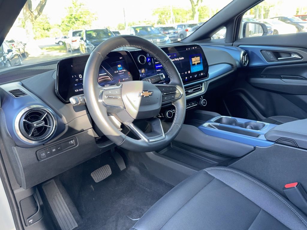 Used 2025 Chevrolet Equinox EV LT w/ Convenience Package FWD image 20