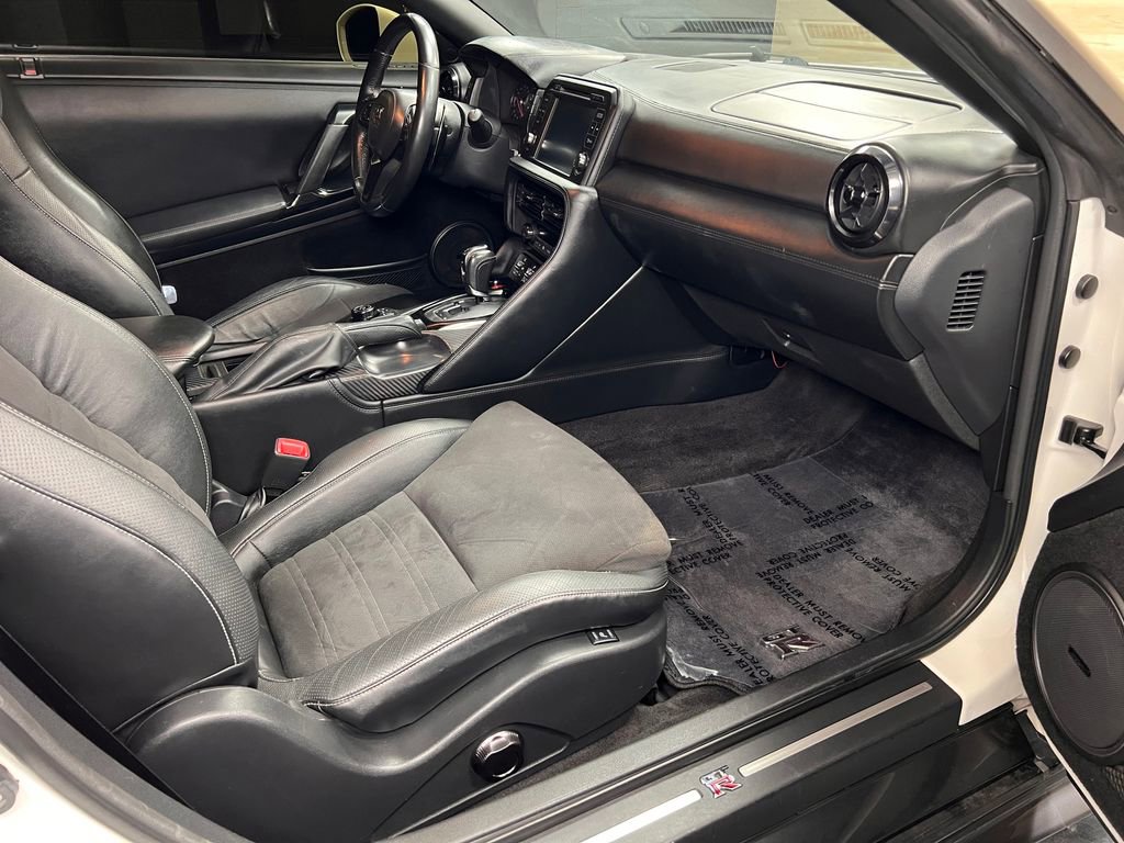 Used 2020 Nissan GT-R Premium w/ Premium Interior Package image 8