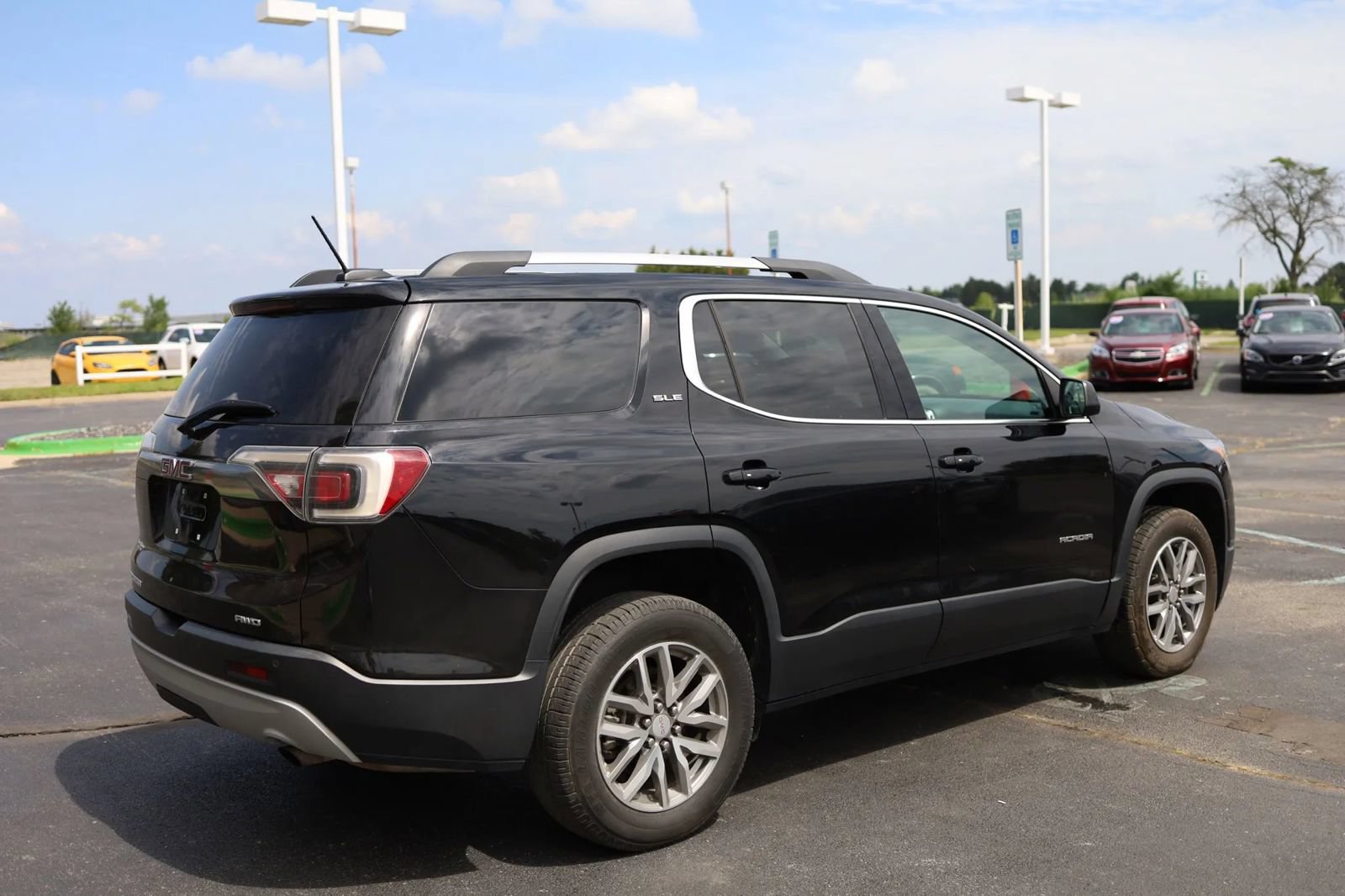 Used 2018 GMC Acadia SLE w/ LPO, Black Accent Package AWD/4WD image 5