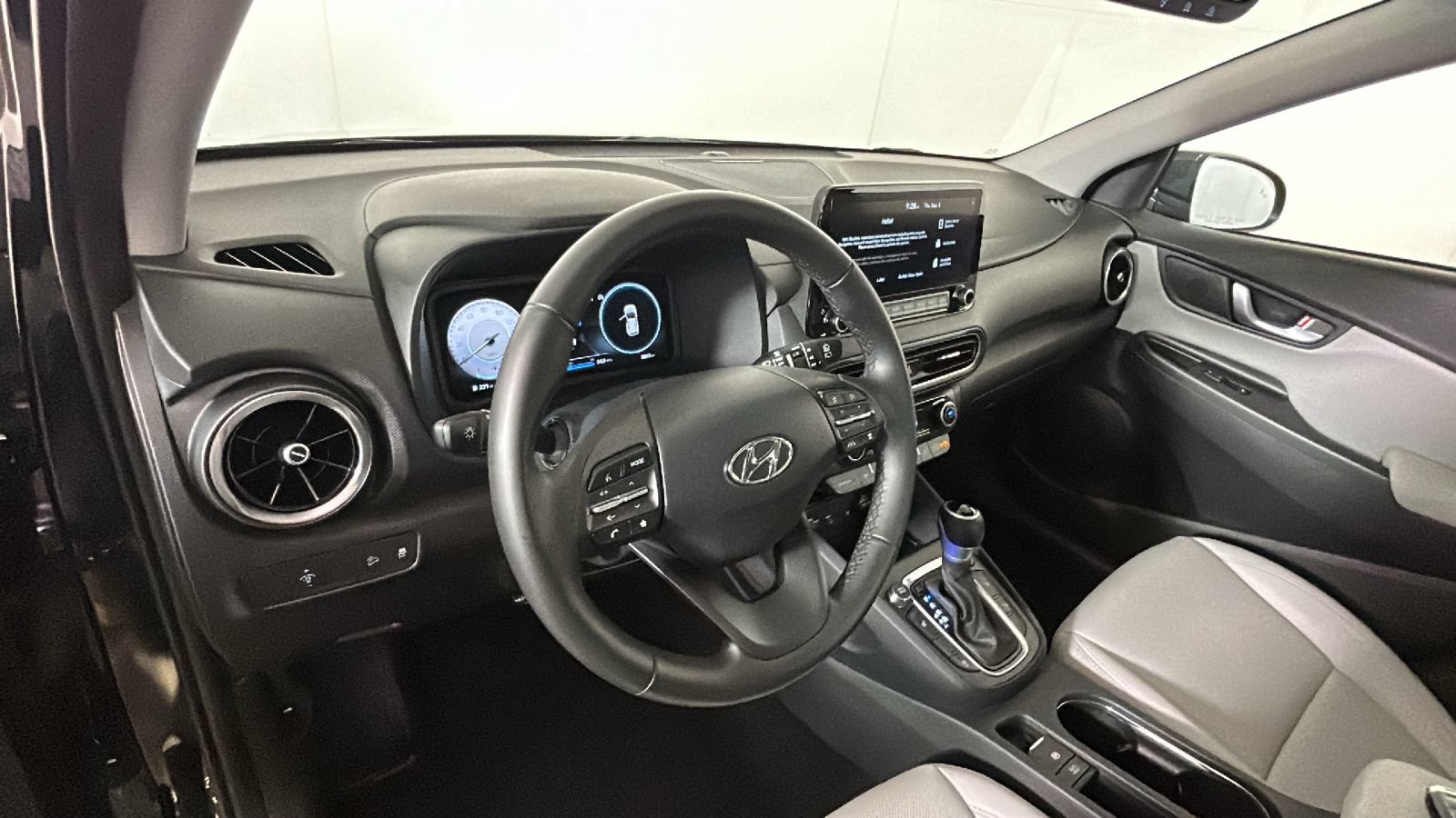 Used 2023 Hyundai Kona Limited AWD/4WD image 17