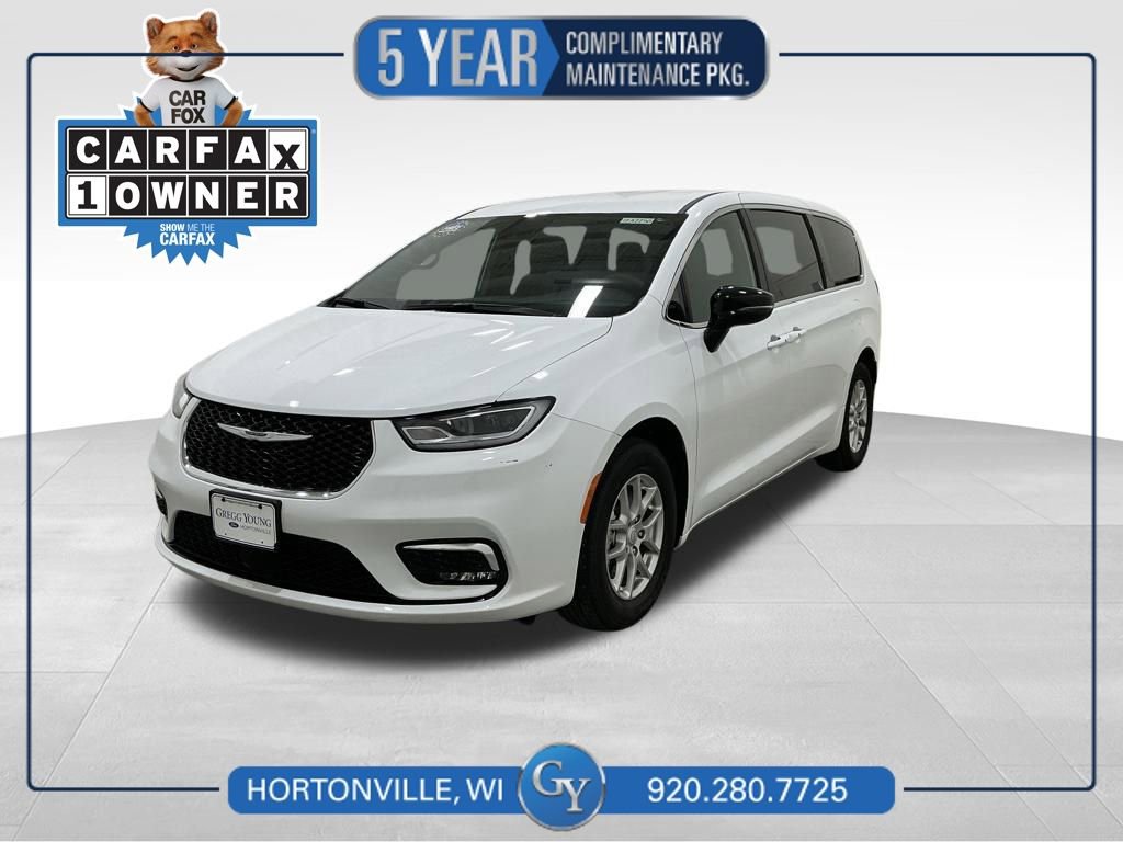 Used 2025 Chrysler Pacifica Select image 1