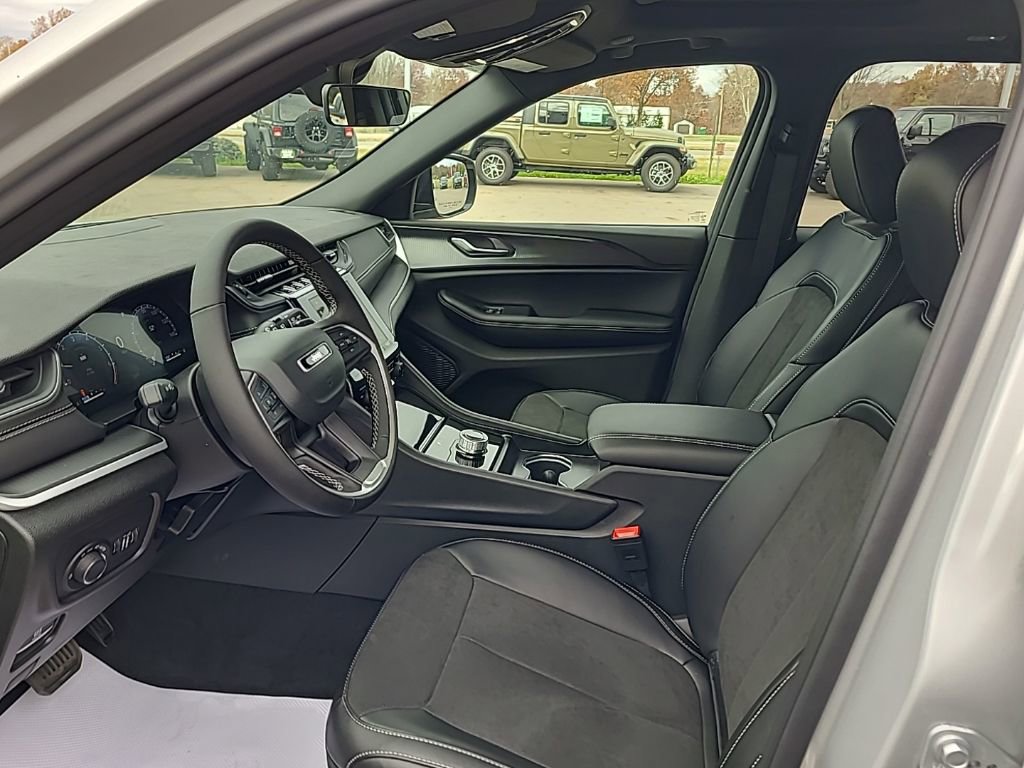 New 2025 Jeep Grand Cherokee 4WD image 18