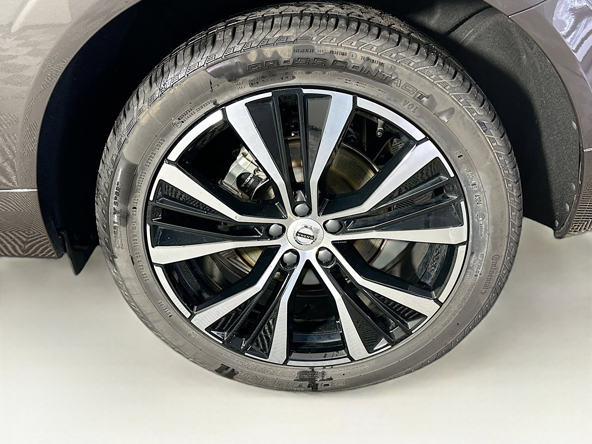 Used 2025 Volvo XC60 B5 Plus image 11