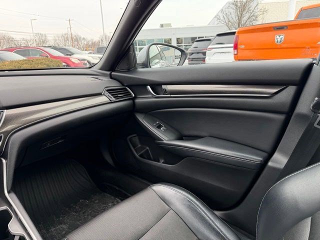 Used 2018 Honda Accord Sport image 19