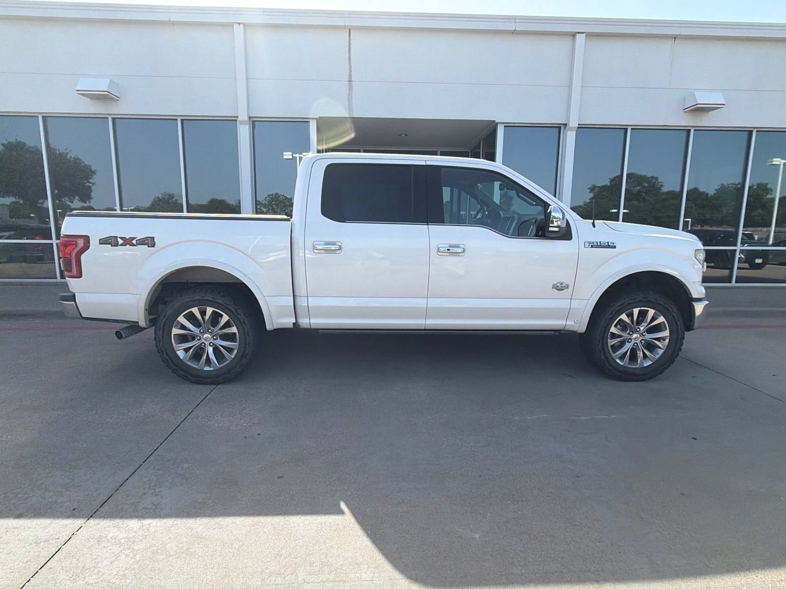 Used 2016 Ford F150 King Ranch w/ Equipment Group 601A Luxury AWD/4WD image 4