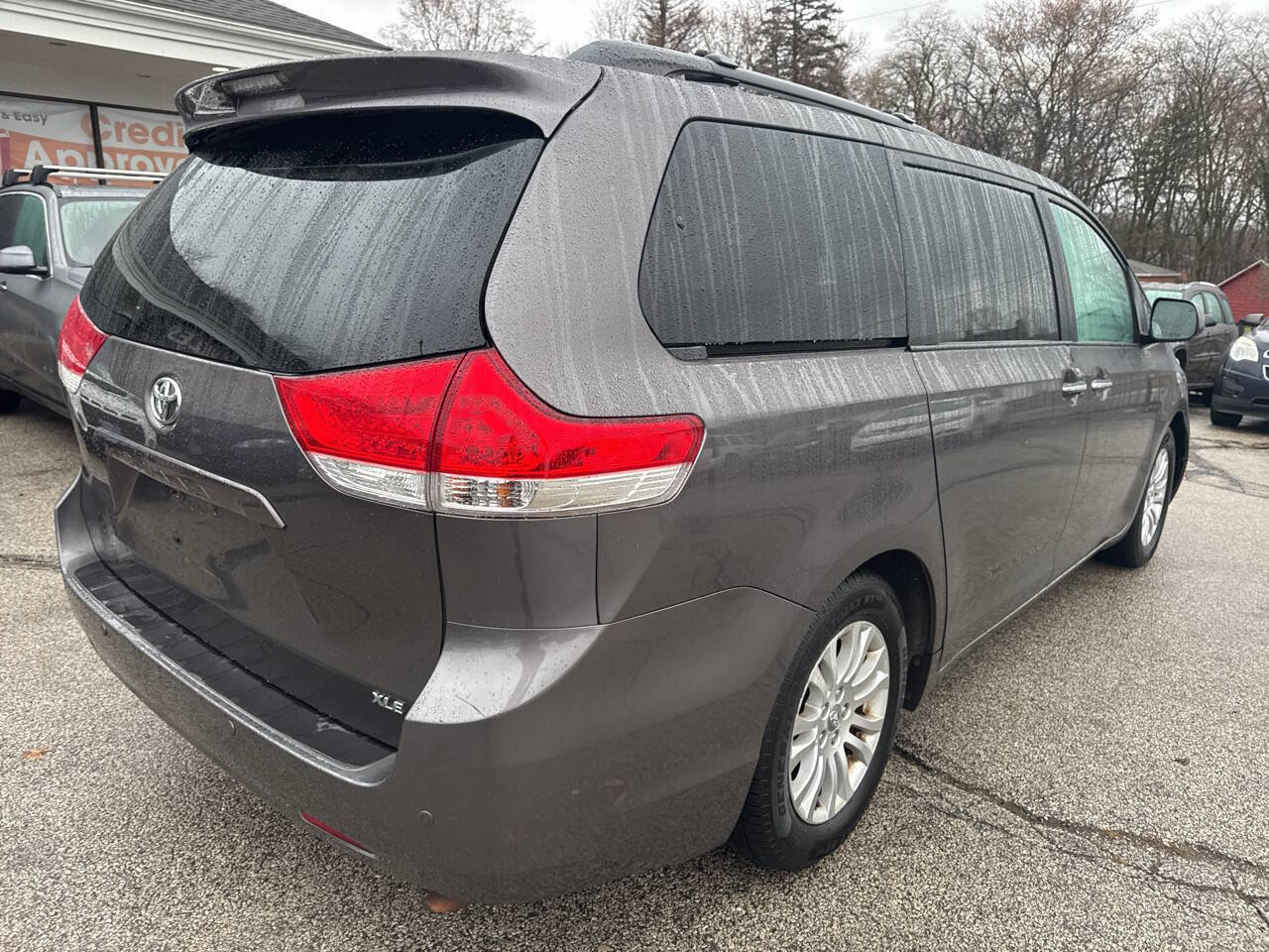 Used 2012 Toyota Sienna XLE image 27