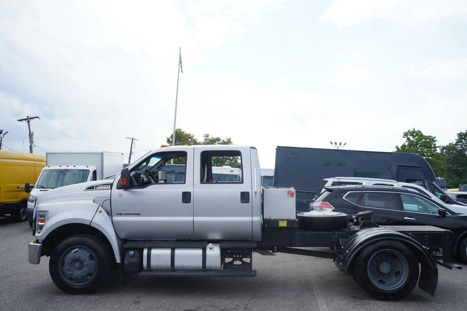 Used 2019 Ford F650 2WD Crew Cab Super Duty image 6