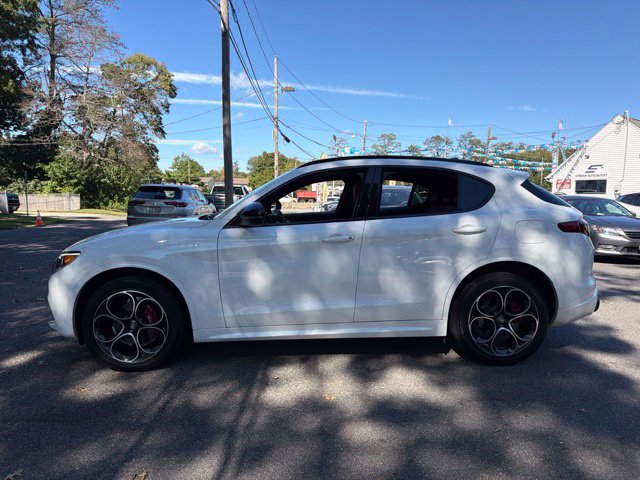 Used 2023 Alfa Romeo Stelvio Veloce AWD/4WD image 4