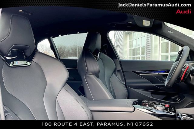 Used 2025 BMW M5 w/ Carbon Package image 7