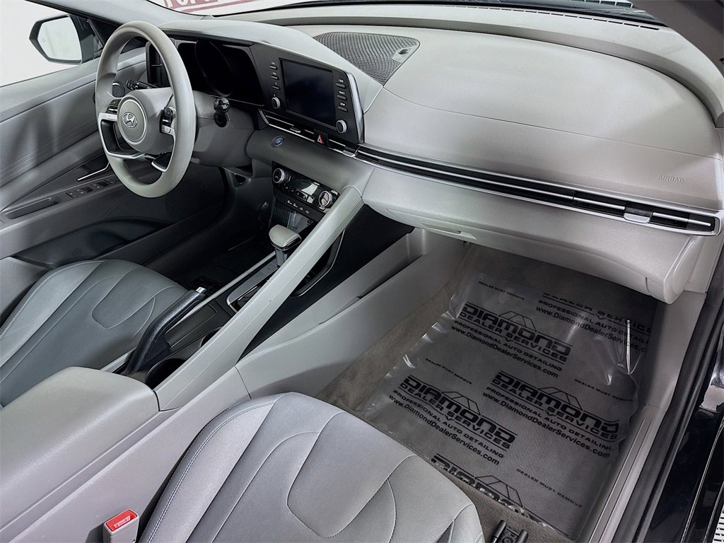Certified 2022 Hyundai Elantra SEL image 30