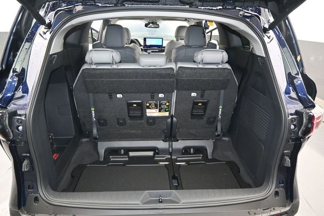Used 2026 Toyota Sienna XLE AWD/4WD image 15