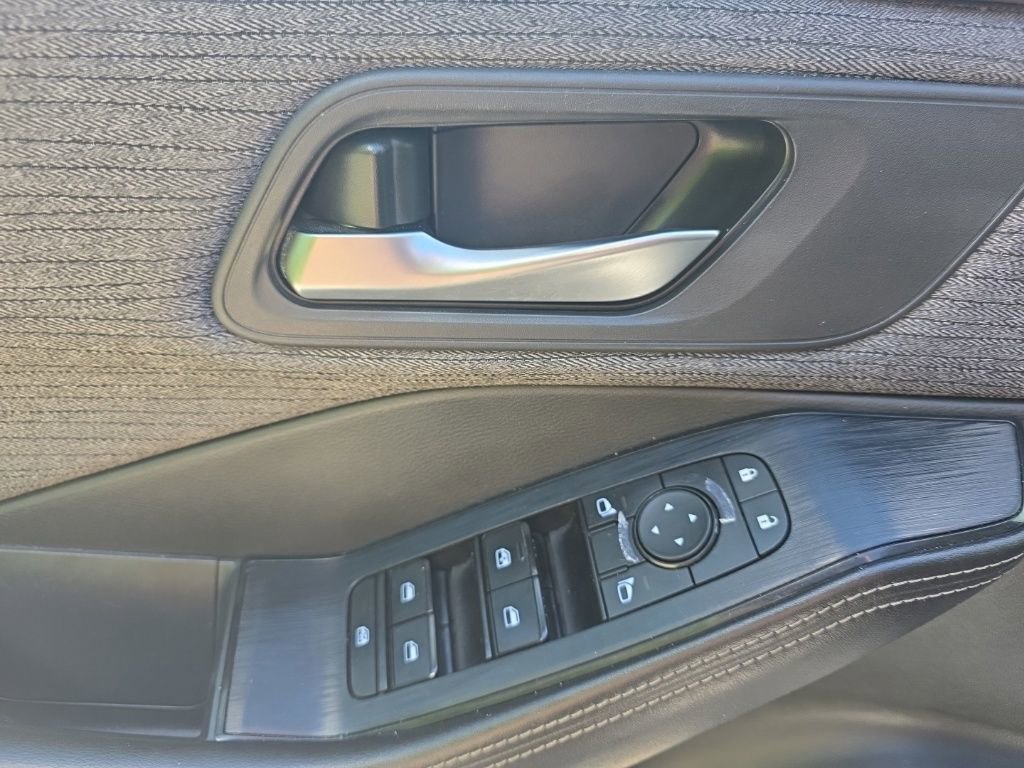 Used 2022 Nissan Rogue SV FWD image 20