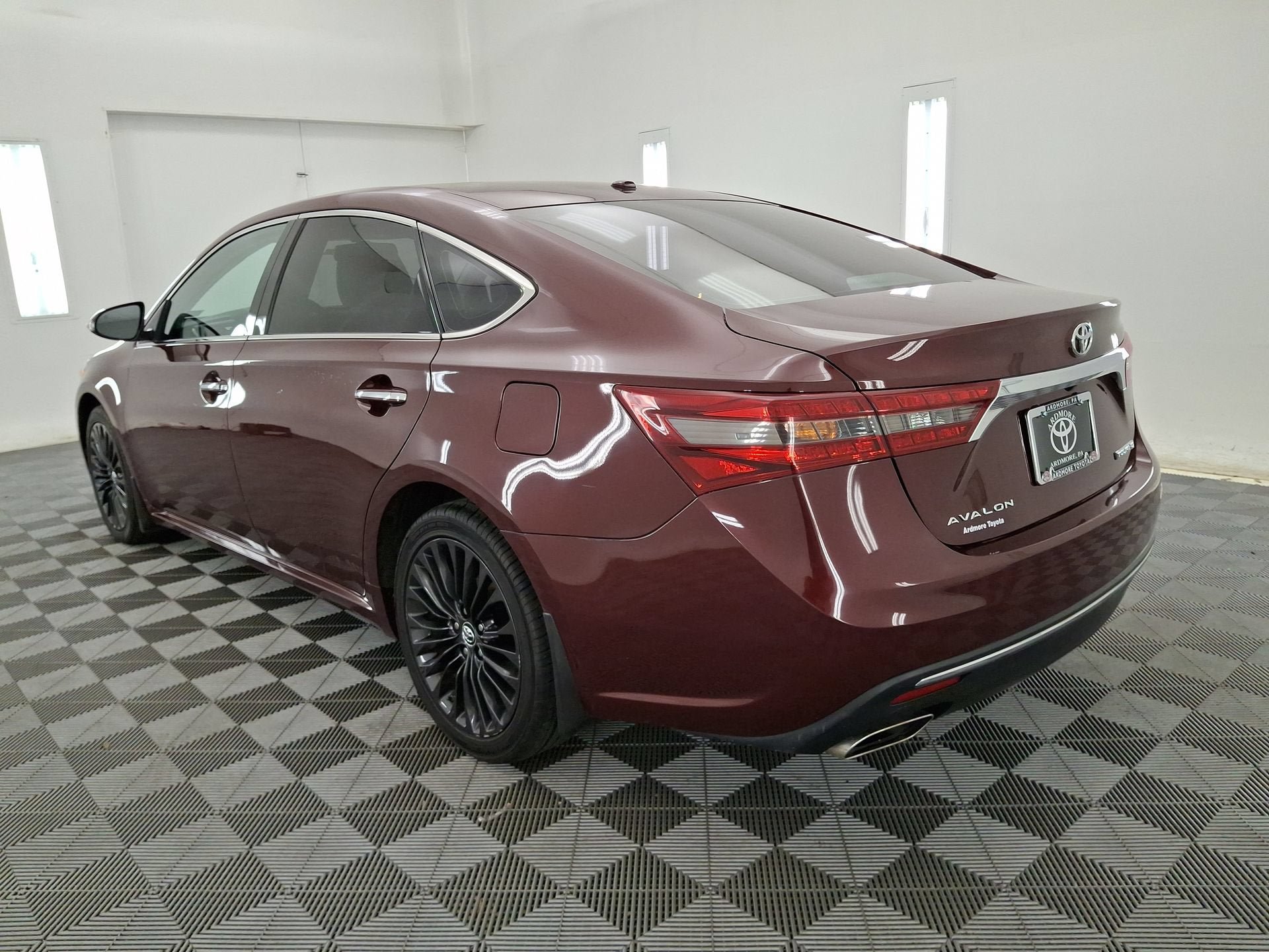 Used 2016 Toyota Avalon Touring FWD image 22