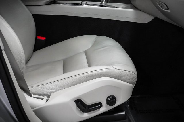 Used 2019 Volvo XC60 T8 Momentum image 23