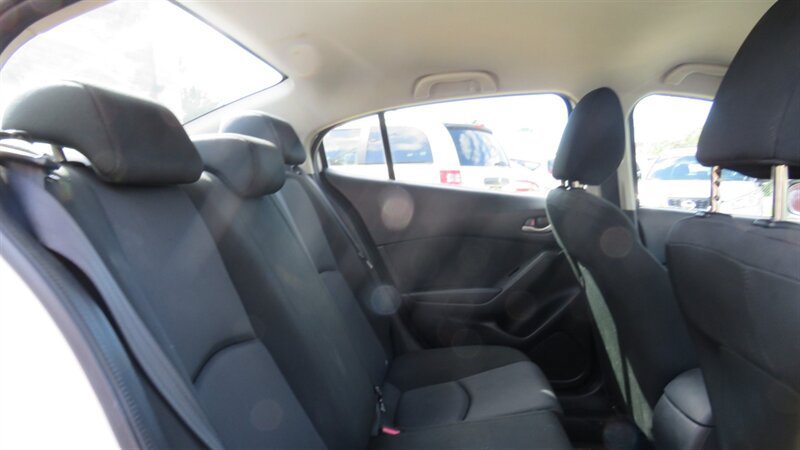 Used 2014 MAZDA MAZDA3 i SV FWD image 15