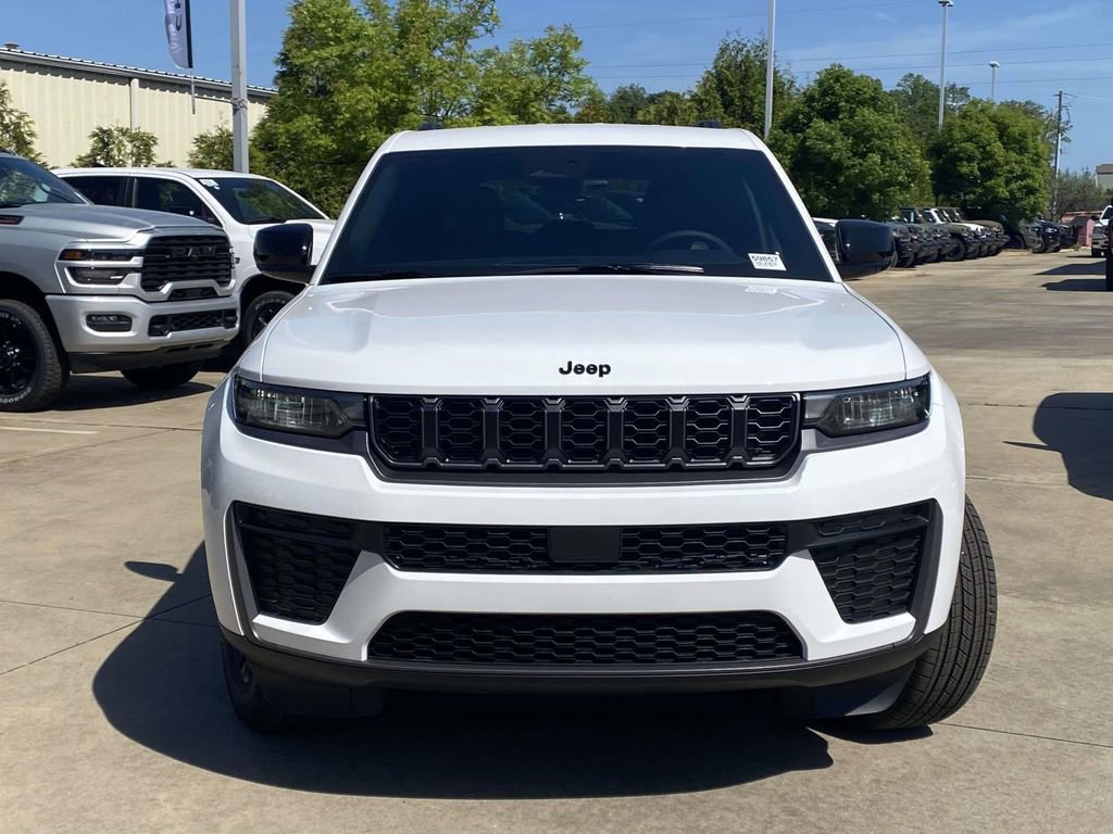 New 2026 Jeep Grand Cherokee Altitude AWD/4WD image 33