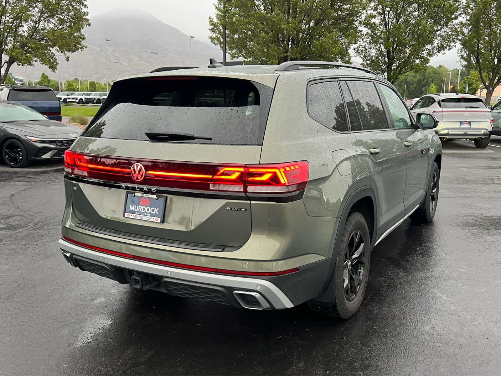 Used 2024 Volkswagen Atlas Peak Edition SE AWD/4WD image 8